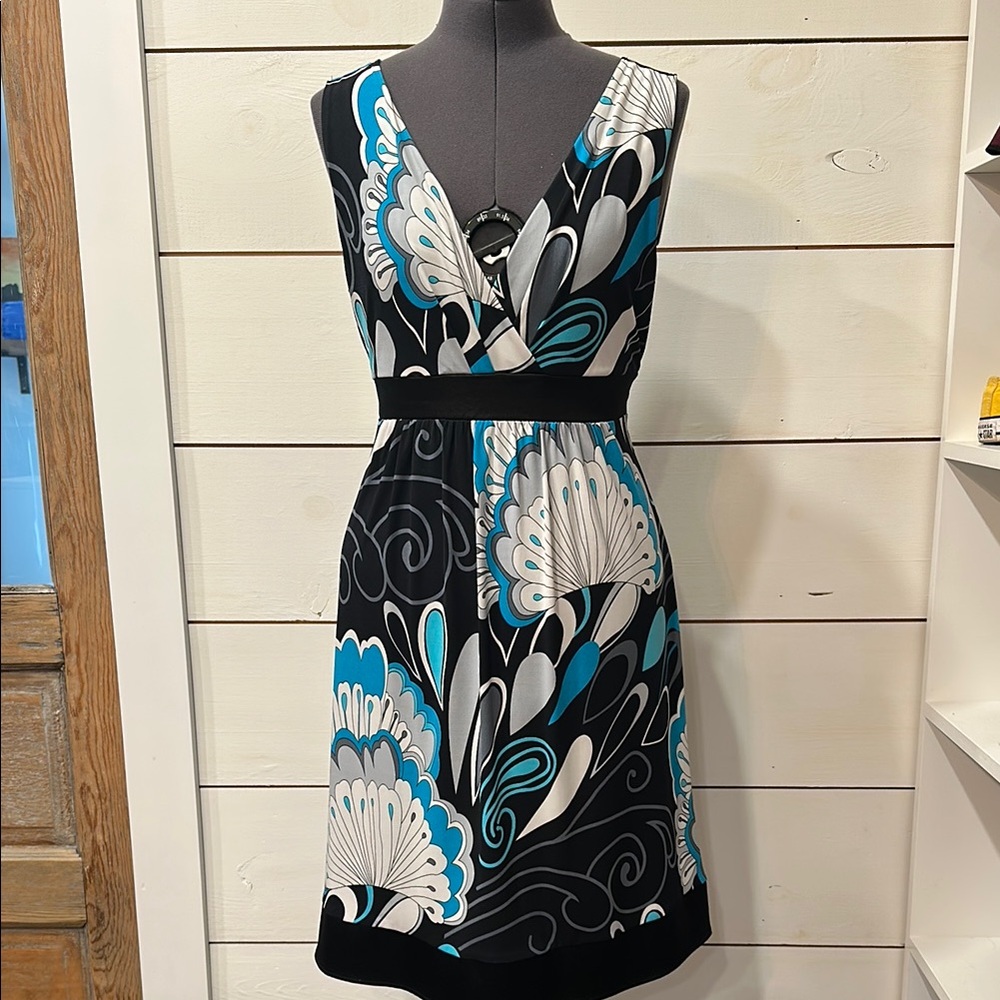 Black and White Sleeveless V-Neck Midi Sundress
